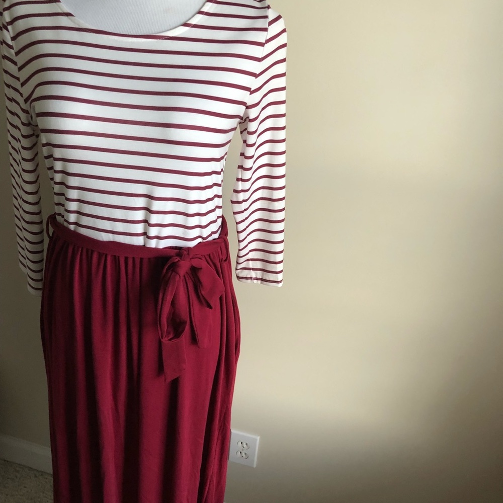 Beautiful Striped Dress w/ Pockets